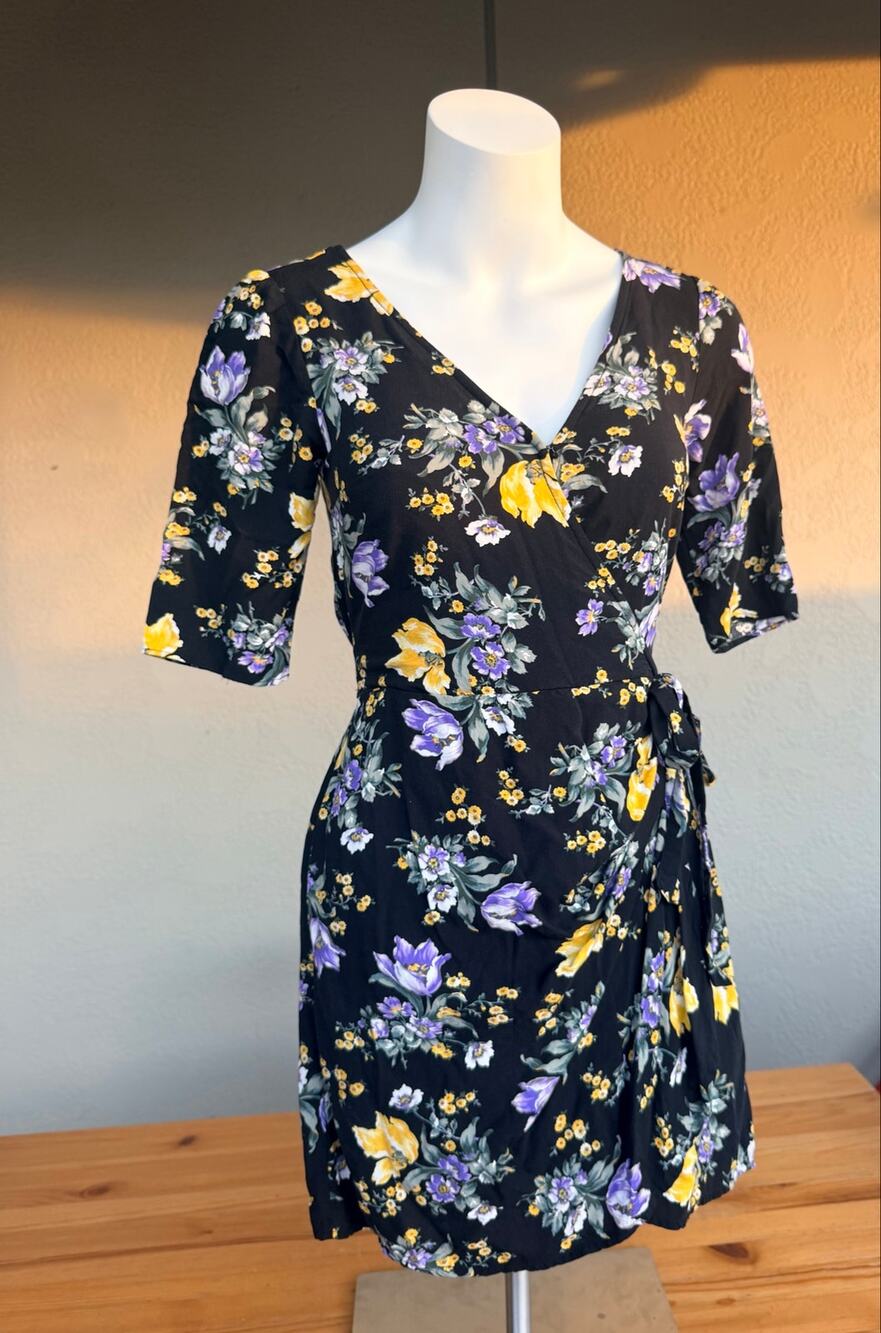 Abercrombie & Fitch purple & yellow wrap dress with tie waist, size XS J0092-01